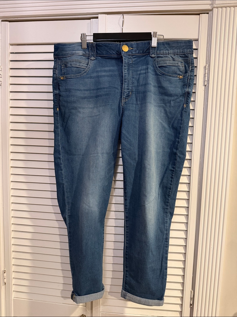 Classic Mid-Wash Blue Cropped Women’s Jeans